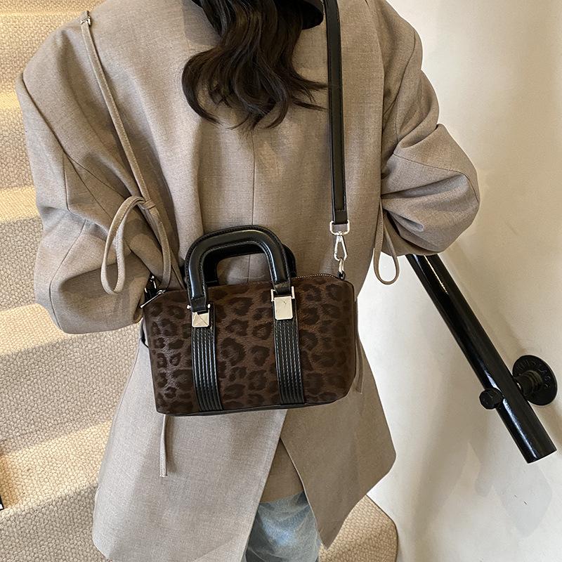 

Премиальная ретро сумка-подушка с леопардовым принтом, темпераментная модная сумочка, универсальная сумка-мессенджер, женская сумка для通勤 23*8*15