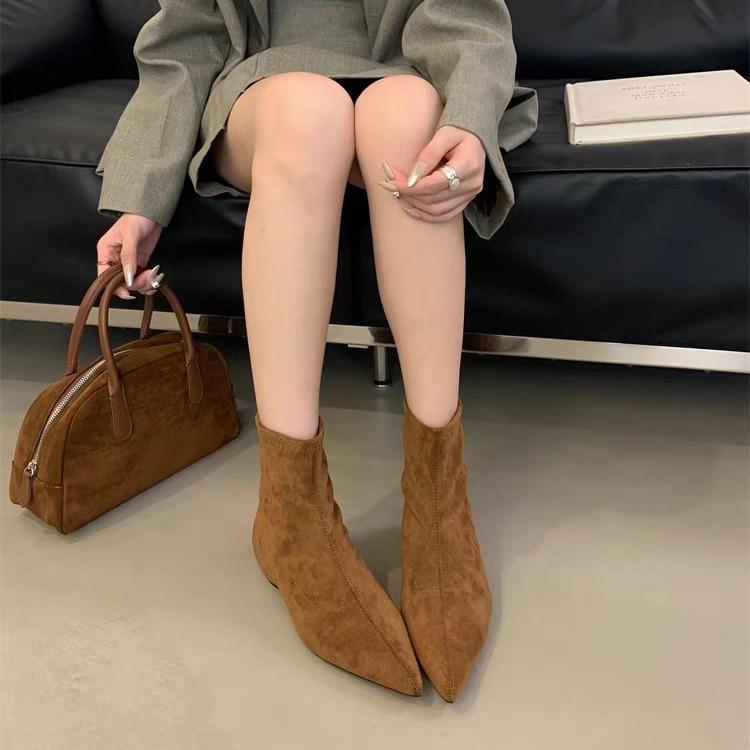 

Версия из коровьей замши простые остроносые короткие ботильоны женские осень и зима новые задняя молния тонкие ботинки модные ботинки женские 42