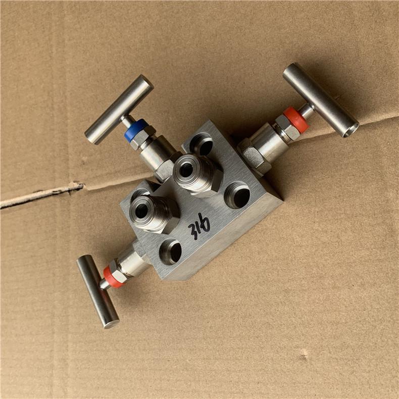 304 Stainless Steel Corrosion-Resistant Flanged Pressure Transmitter with Integrated Three-Valve Manifold