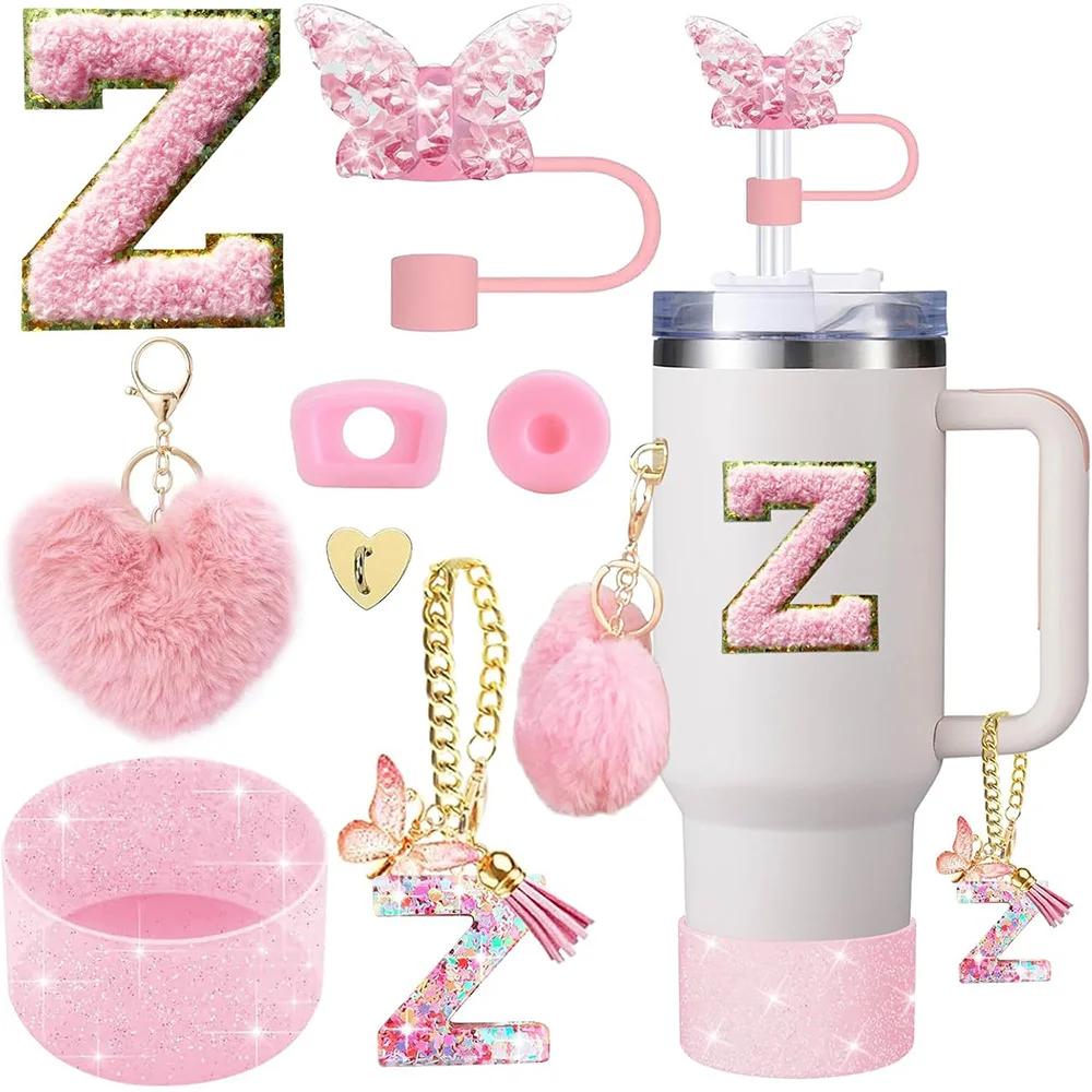 8 Pezzi Accessori per Tazza per Stanley Cup 30oz 40oz Include Coperchio Tappo Cannuccia a Farfalla Piedino in Silicone Maniglia Ciondolo Adesivo con Iniziali