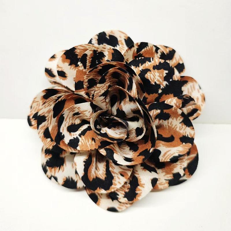 Spilla in chiffon con stampa leopardata