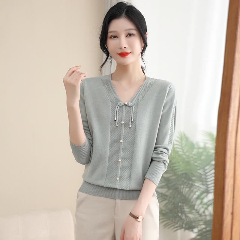2024 Women's Stylish Knit Base Layer Top for Middle-aged and Elderly Moms - Versatile Spring/Autumn Sweater