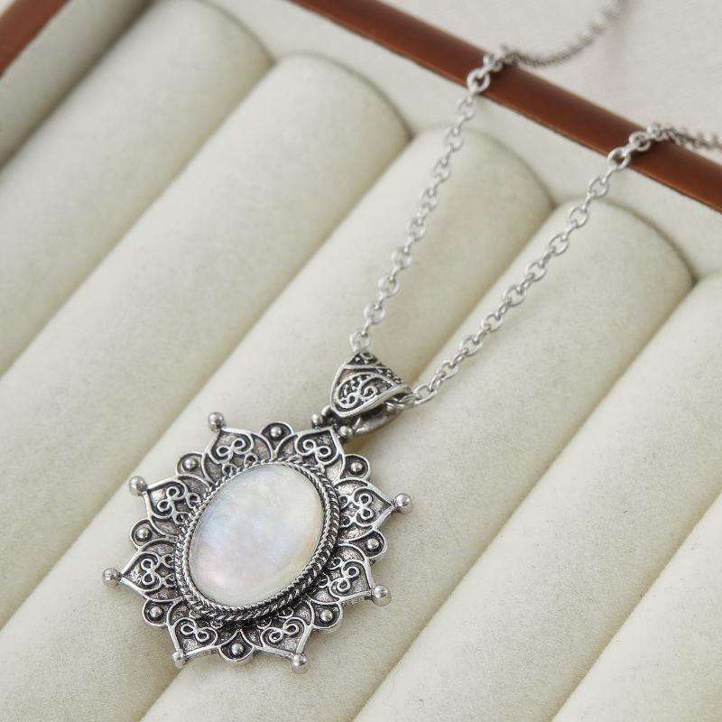 Bohemian Sunflower Moonstone Pendant Necklace Elegant Accessory for Women for Daily Wear & Parties, All-Season  Jewelry