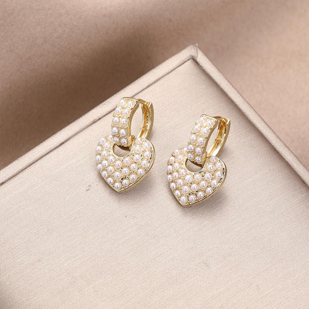 

Серьги-пусеты с жемчугом для женщин, модный и изысканный темперамент, высококлассные серьги в форме сердца белый