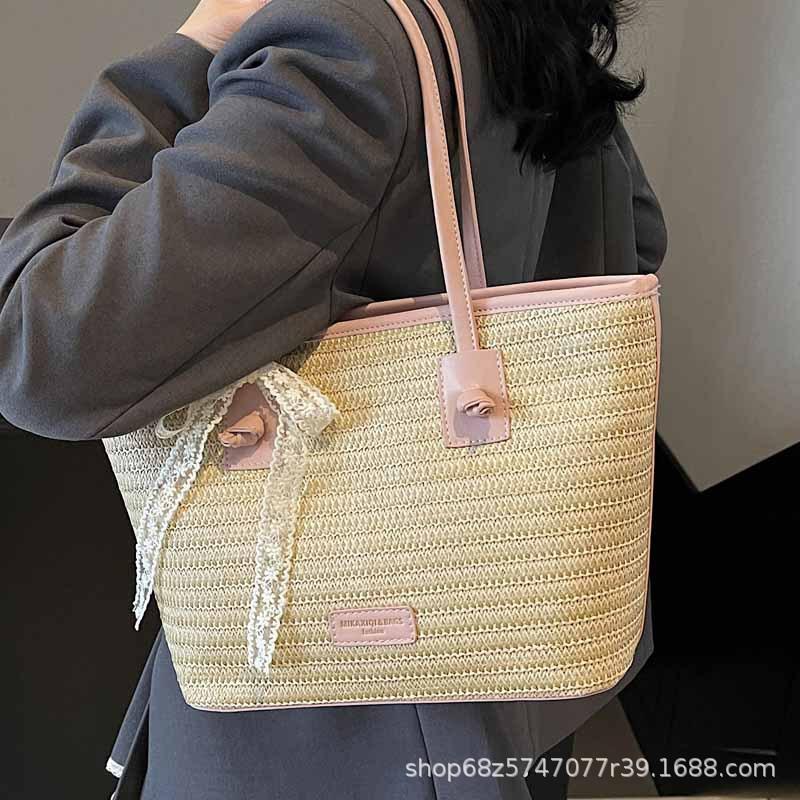 Casual woven straw bag fashionable beach vacation large capacity bag commuting seaside simple and versatile portable tote bag