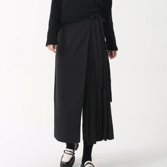 Pantaloni da donna stile scuro nero tinta unita plissettati finti due pezzi irregolari high street larghi gamba larga casual individuali lunghezza a metà polpaccio pantaloni culottes