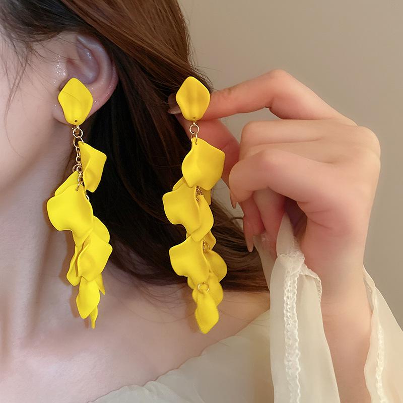 Silver Needle Yellow Flower Tassel Stud Earrings – Spring/Summer Forest Style, Sweet and Fashionable Luxury Ear Accessories for Women.