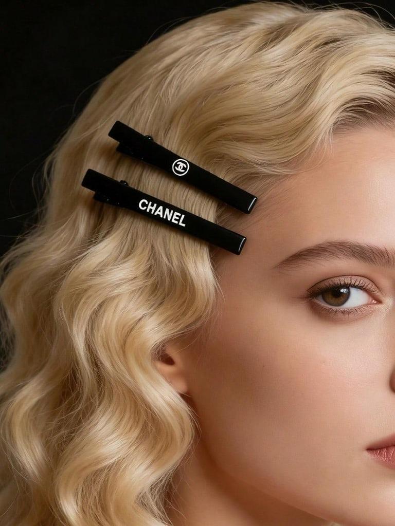 Chanel Fermacapelli Lunghi Neri con Logo CC, Confezione da 3 Fermagli per Capelli, Accessorio di Bellezza di Marca di Lusso