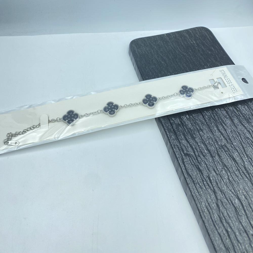 15MM Four Leaf Flower Classic Bracelet Titanium Steel Non-Fading Ladies Four Leaf Clover Bracelet