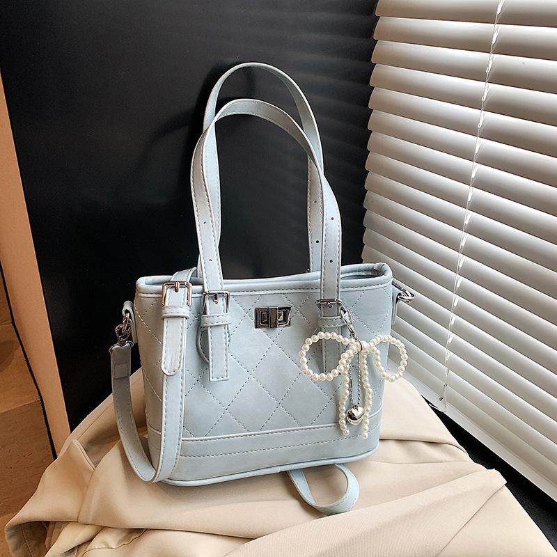 This year's popular bag women's large-capacity 2025 new spring and summer texture rhombus shoulder underarm bag popular bucket bag