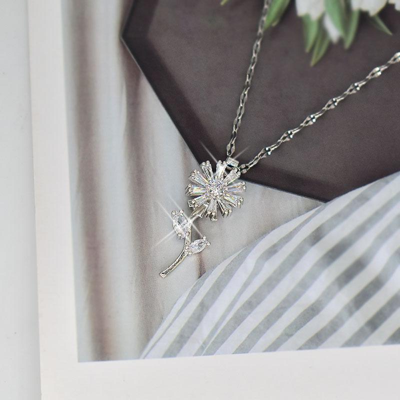Sunflower Rotatable Necklace, Personalized Design, High-End Trend Collarbone Chain