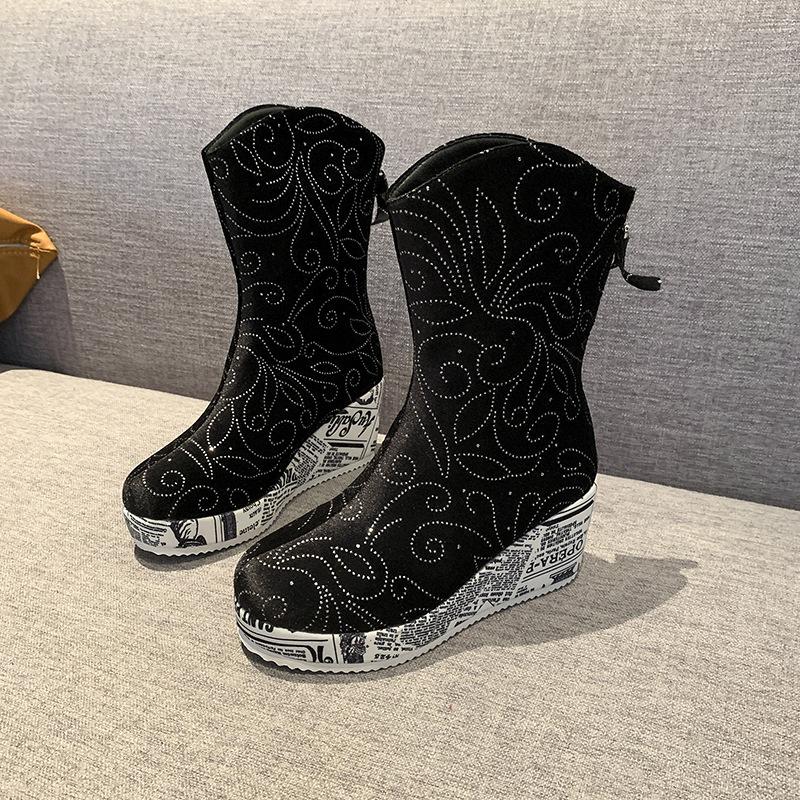 Fashion New women's boots with a wedge heel pattern and a rear zipper for height increase in the autumn of 2025
