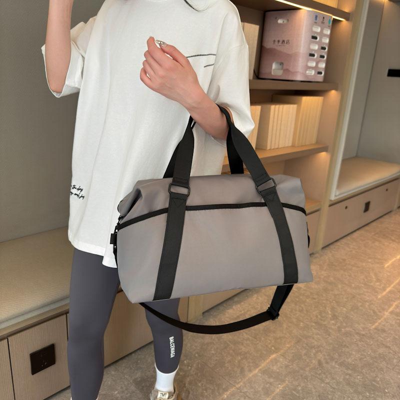 Simple and Casual Large Capacity Multi-pocket Can Be Used To Pull Lever Handbags Wet and Separate Sports Contrasting Color Fitness Bag