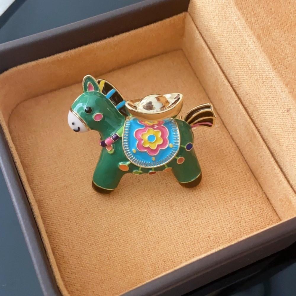 Chinese New Year Enamel Yuanbao Horse Brooch Metal Zinc Zinc Alloy Animal Lapel Pins Zodiac Pony Pin  Friends