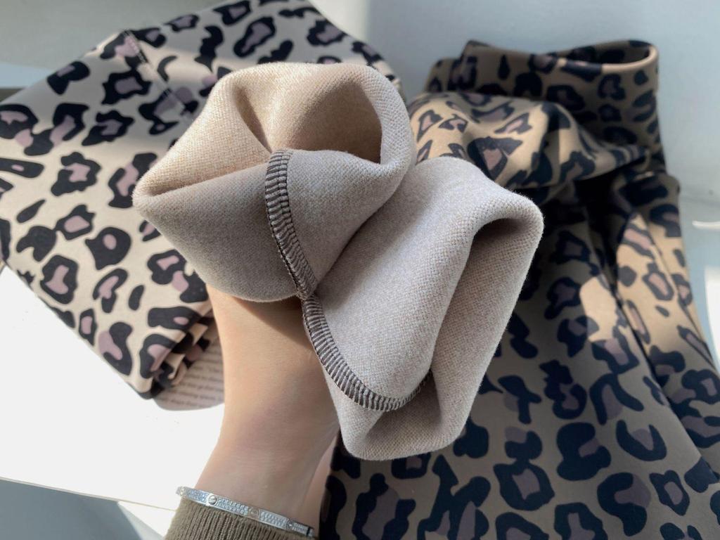 695 Autumn/Winter Leopard Print Faux Cashmere Shark Leggings - Warm, Thickened, Korean Style Slimming Nine-Point Pants