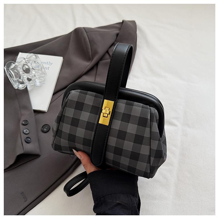 

2025 новая мода ретро матовая сумка-клатч на клипсе повседневная модная на плечо через плечо высокая ценность сумка-ракушка чёрный