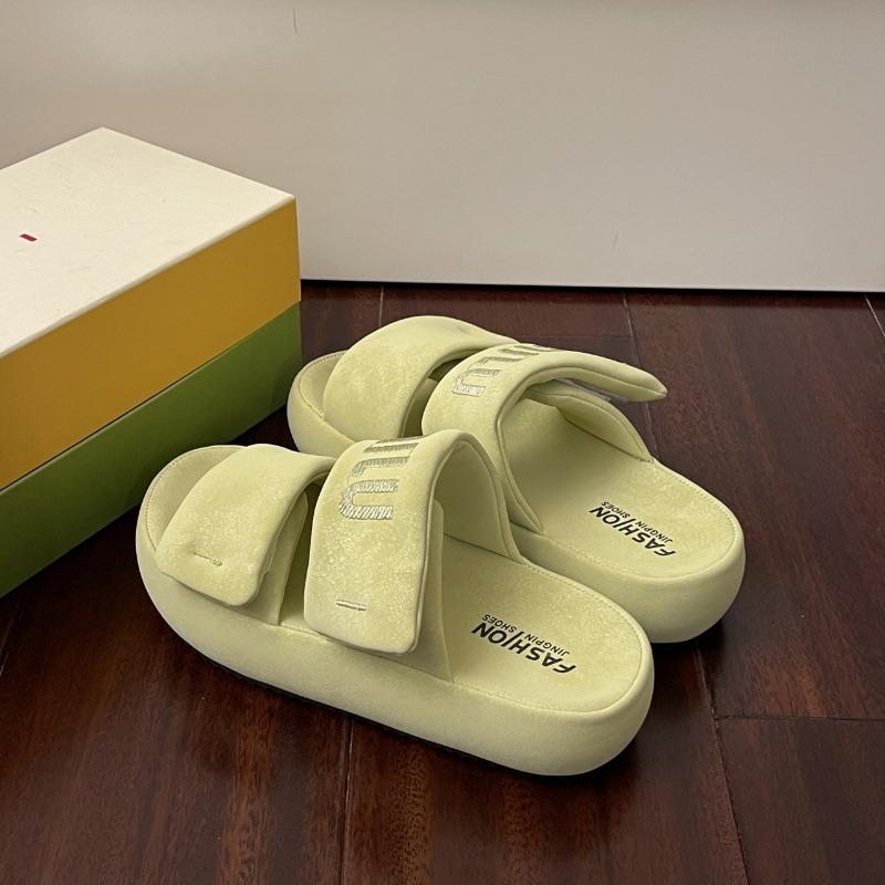 Height-increasing Thick-soled Cool Slippers for Women's Summer Wear, New with Skirts, Beach One-word Sandals