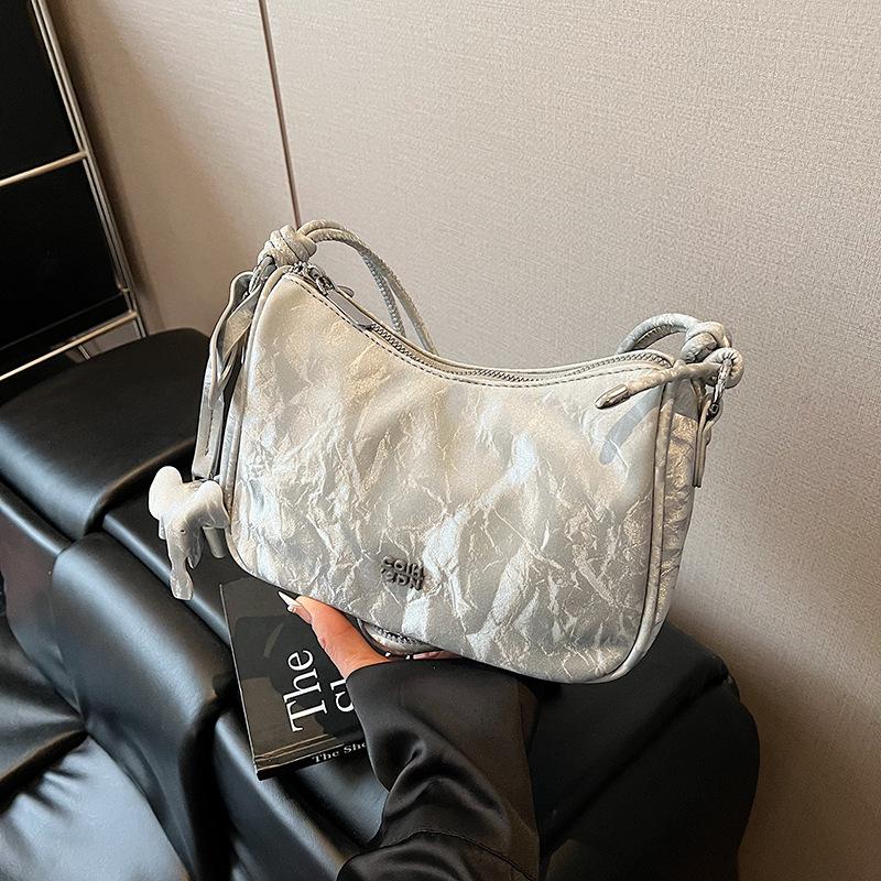 Fashion trend versatile women's bag light luxury casual shoulder armpit bag new niche casual commuter messenger bag