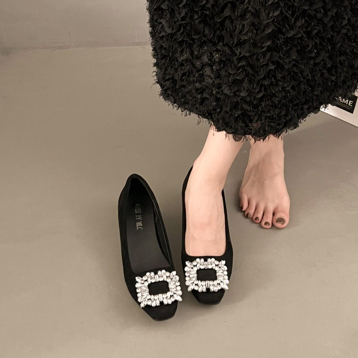 

French high-end single shoes women s 2024 winter new temperament rhinestone high heels thick heel square head commuting evening shoes 35