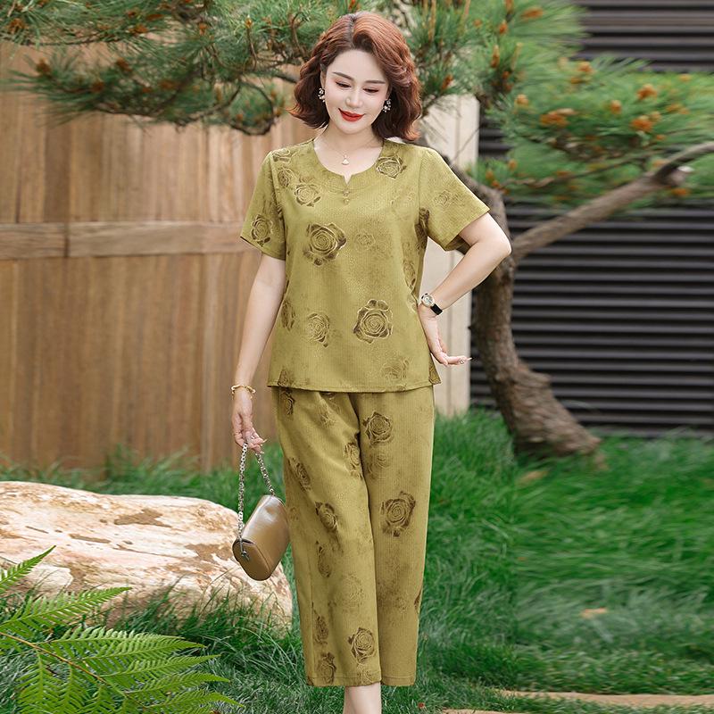 

Stylish Plus Size Summer Set: Loose Short-Sleeve Top & Pants for Middle-Aged and Elderly Women 5XL (145-160 kg)
