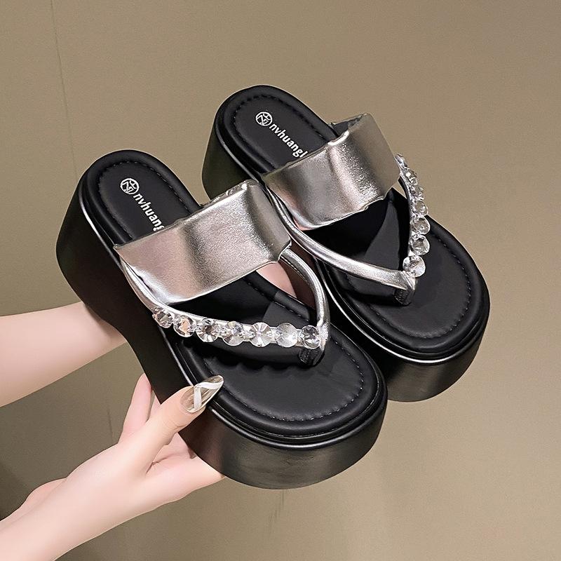 Thick-soled Flip-flops for Women's 2025 Summer New Rhinestone Sandals for Small People To Increase Their Height, Muffin Bottom Beach Cool Slippers