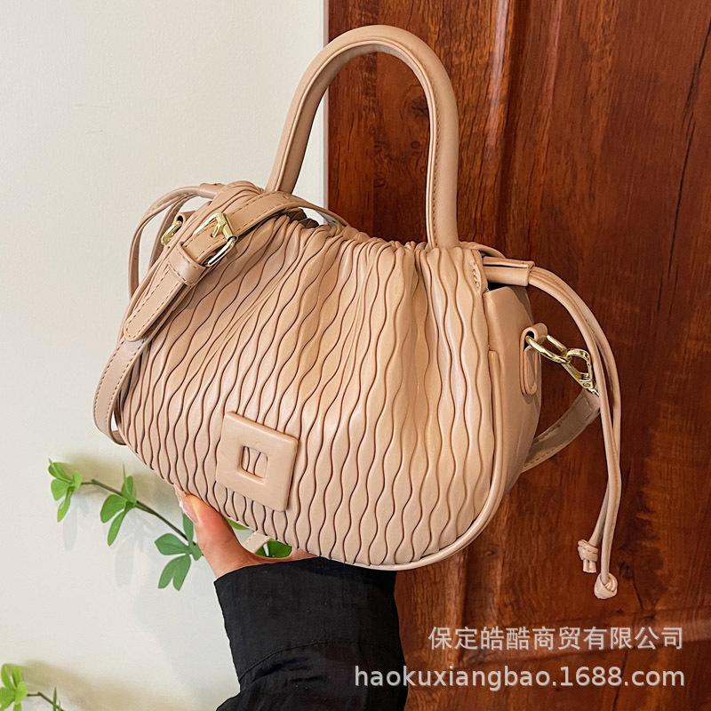 Niche design bag 2025 new fashion summer Internet celebrity popular handbag versatile shoulder messenger bag women's bag