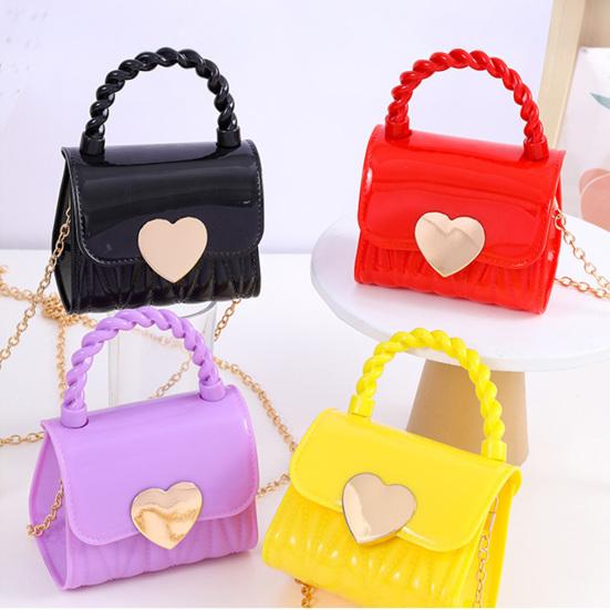 Women Handbag with Chain Strap Heart Clasp Mini Crossbody Bag Girls Cute Crossbody Purse for Street Dating Shopping