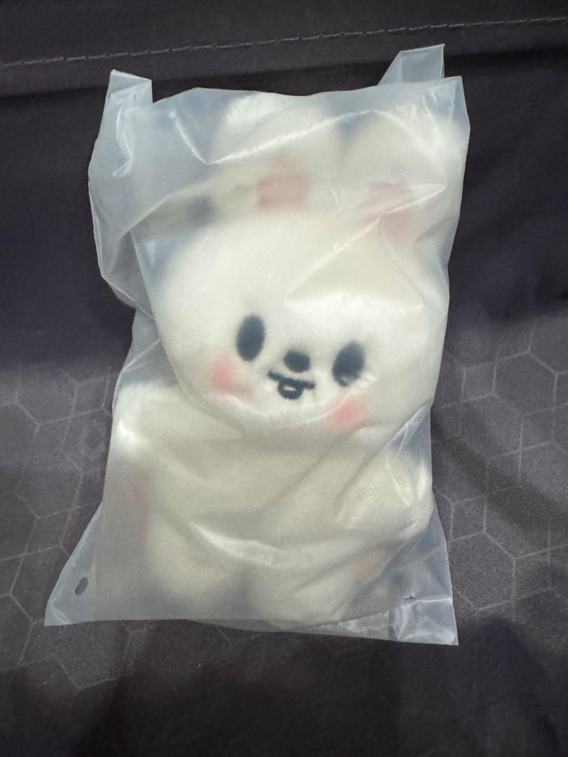 

[Б/У] SKZOO ПЛЮШЕВАЯ СТОЯЧАЯ ВЕРСИЯ. Левит