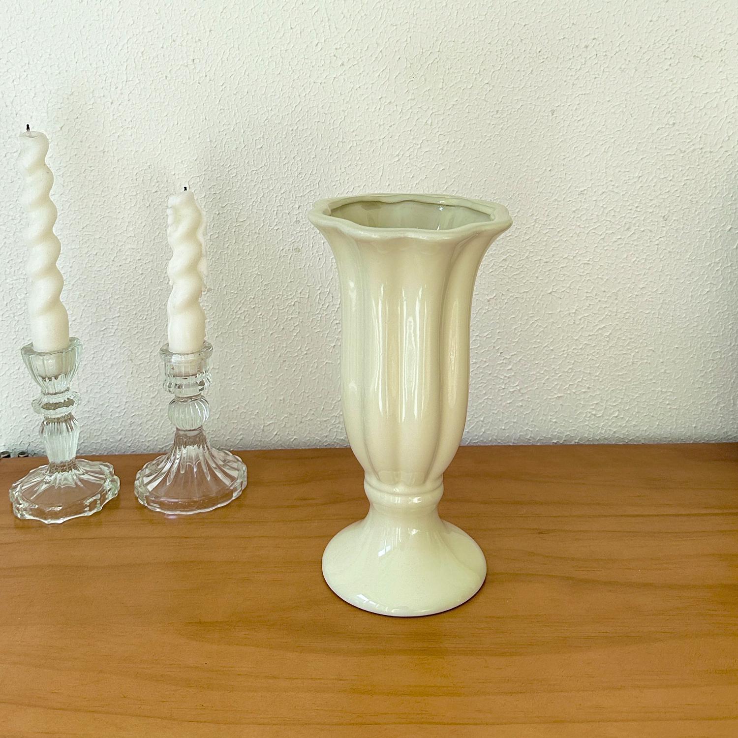 

Simple Ikebana Style Ceramic Lily Vase - Tulip & Hydroponic Flower Container