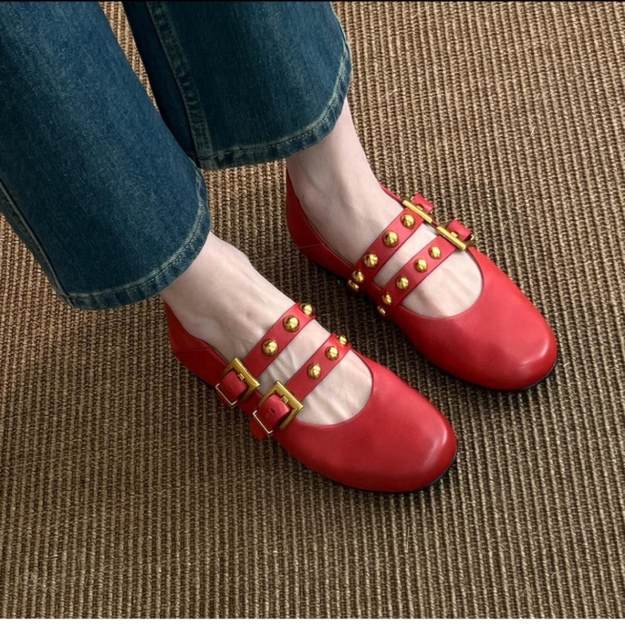 

Sheepskin version~ thick heel single shoes women s 2025 spring new retro square head with versatile light mouth Mary Jane shoes 40