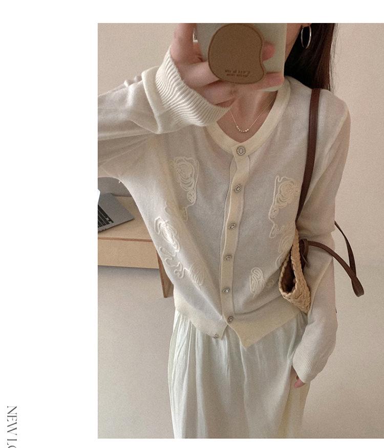 Women's Knit Cardigan Outerwear: Round Neck, Spring/Summer 2026 Fashionable Sweater Top.