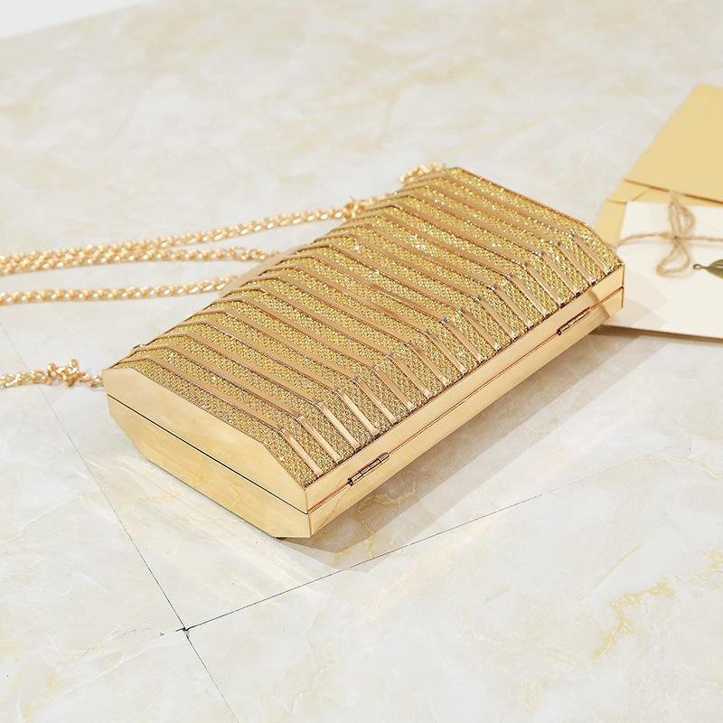 New Slanted Cross chain Small Square Bag for Women Korean Version Easy To Wear Iron Net Handheld Dinner Bag