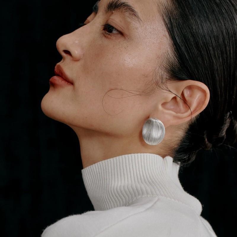 Irregular Oval Brushed Luxury Ear Studs - High-End, Simple, Elegant Design Jewelry. Electroplated