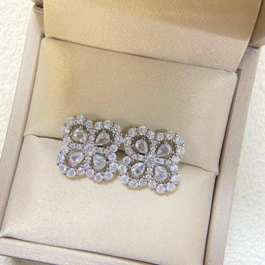 Exquisite Four-Leaf Clover Full Diamond Silver Earrings for Women - Fashionable and Elegant Design.