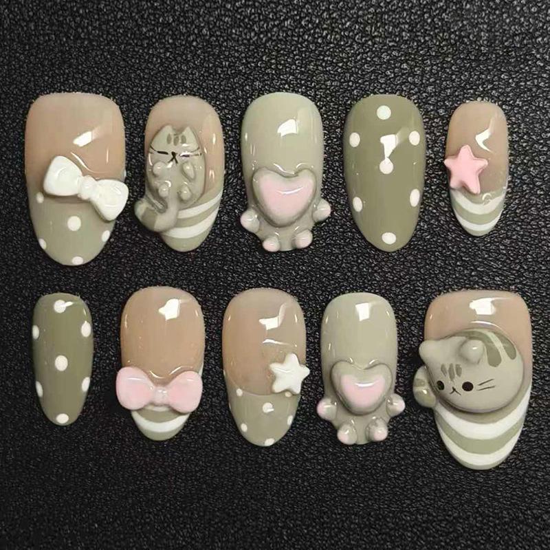 24 Stück Kurze Mandel-Falschnägel Niedliche Braun-Karo 3D-Schleife Brot French Press-Nägel Vollabdeckung Tragbar Süße Kekse Nagelspitzen