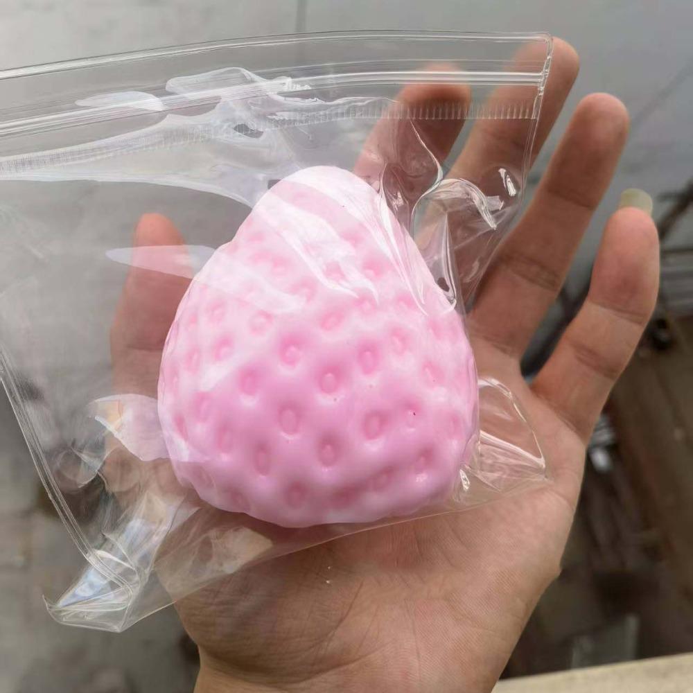 Силиконовая клубничная пищалка Игрушка-антистресс из ТПР Мультяшная пищалка Клубничная сжимаемая игрушка Розыгрыши style B