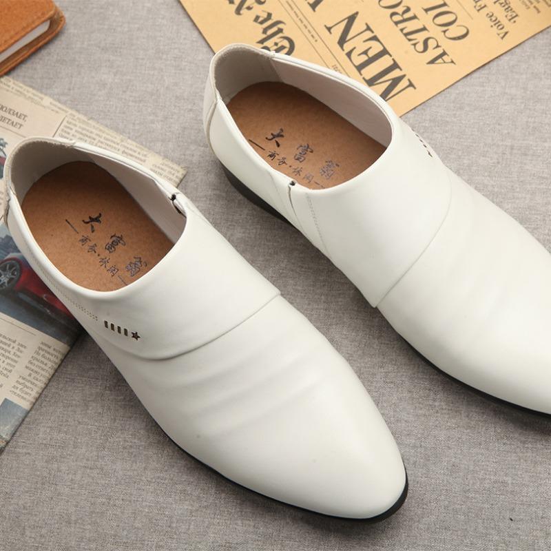 Fashion 2024 Classic Men Dress Shoes Slip On Leather Shoes for Men Plus Size Point Toe Business Casual Men Formal Shoes for Wedding