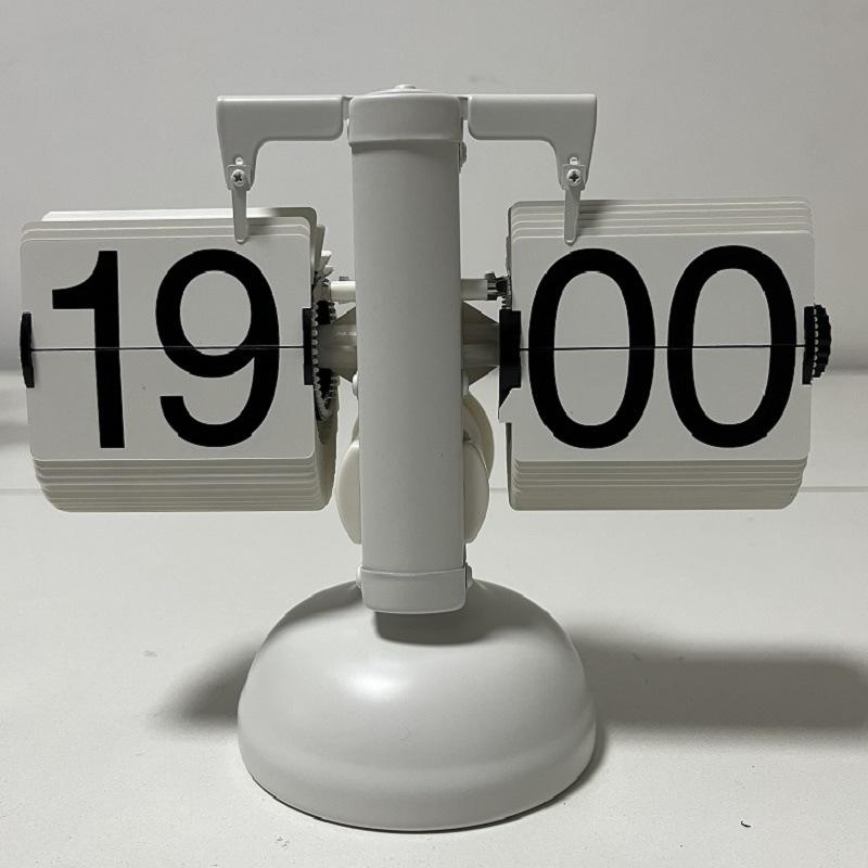 European Retro Mechanical Flip Clock - Desktop Ornament for Living Room