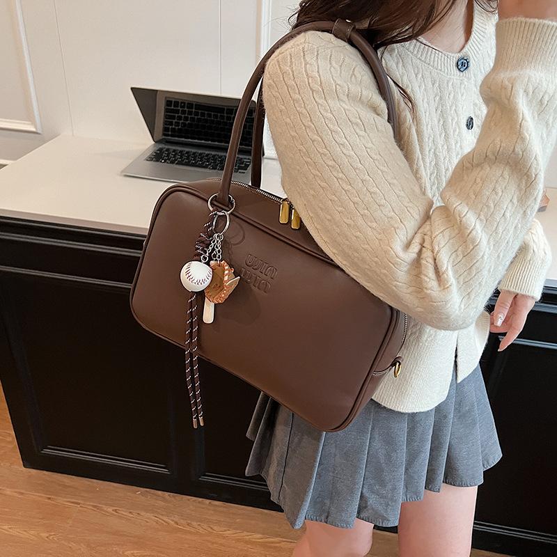 

2025 new fashion niche bowling briefcase large-capacity commuter handbag high-end single shoulder oblique span bag 32*10*21