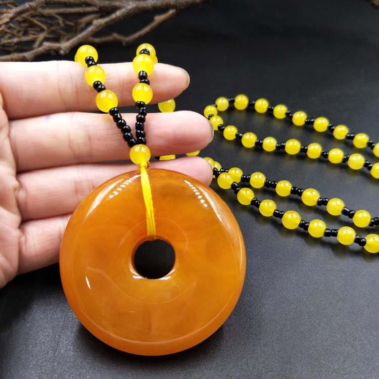 Náhrdelník s jantárovým príveskom v etnickom štýle, retiazka na sveter