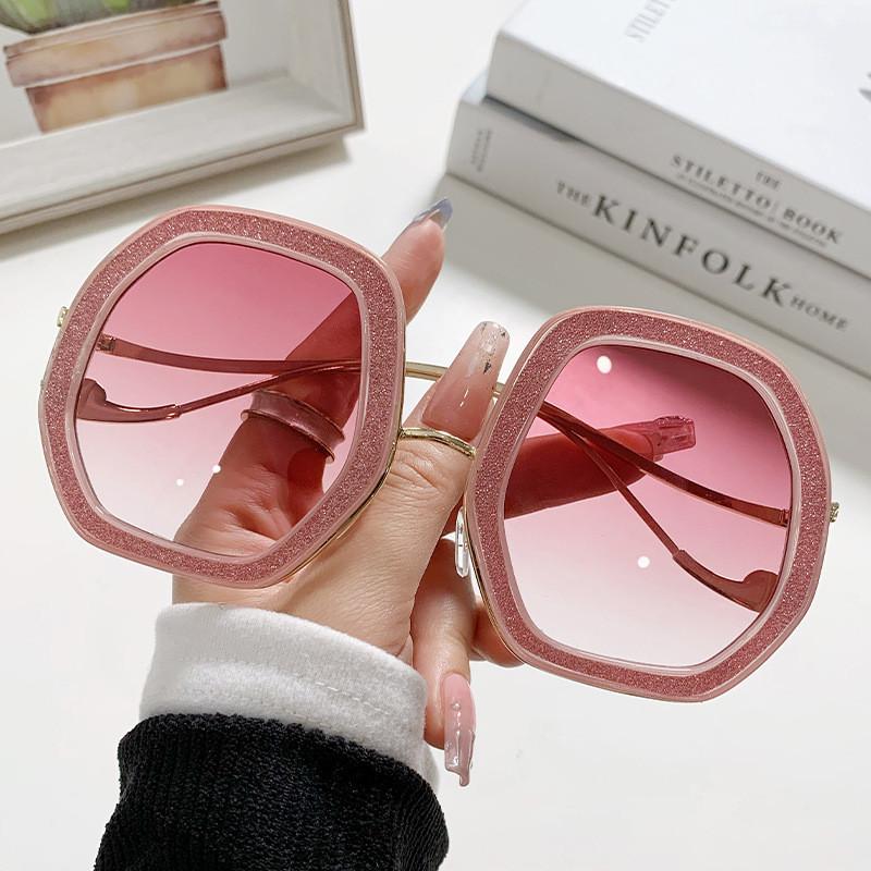 Unisex Stylish Square Sunglasses With Pc Lenses For Travel And Fashion Events