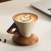 Yousheng Kreativní kuželový hrnek na kávu s ergonomickou rukojetí, masivní dřevěný podtácek, vysokoteplotní 250ml keramický zúžený hrnek na espresso latte stylový