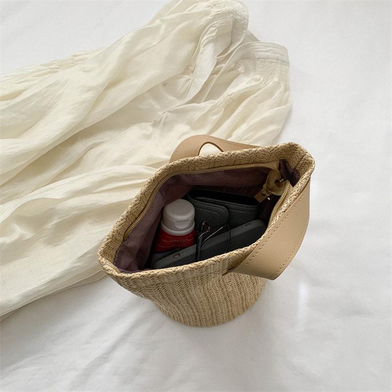 Summer Small Bag Women 2025 New Girl Straw Bucket Bag Vacation Beach Bag Woven Portable Bento Bag