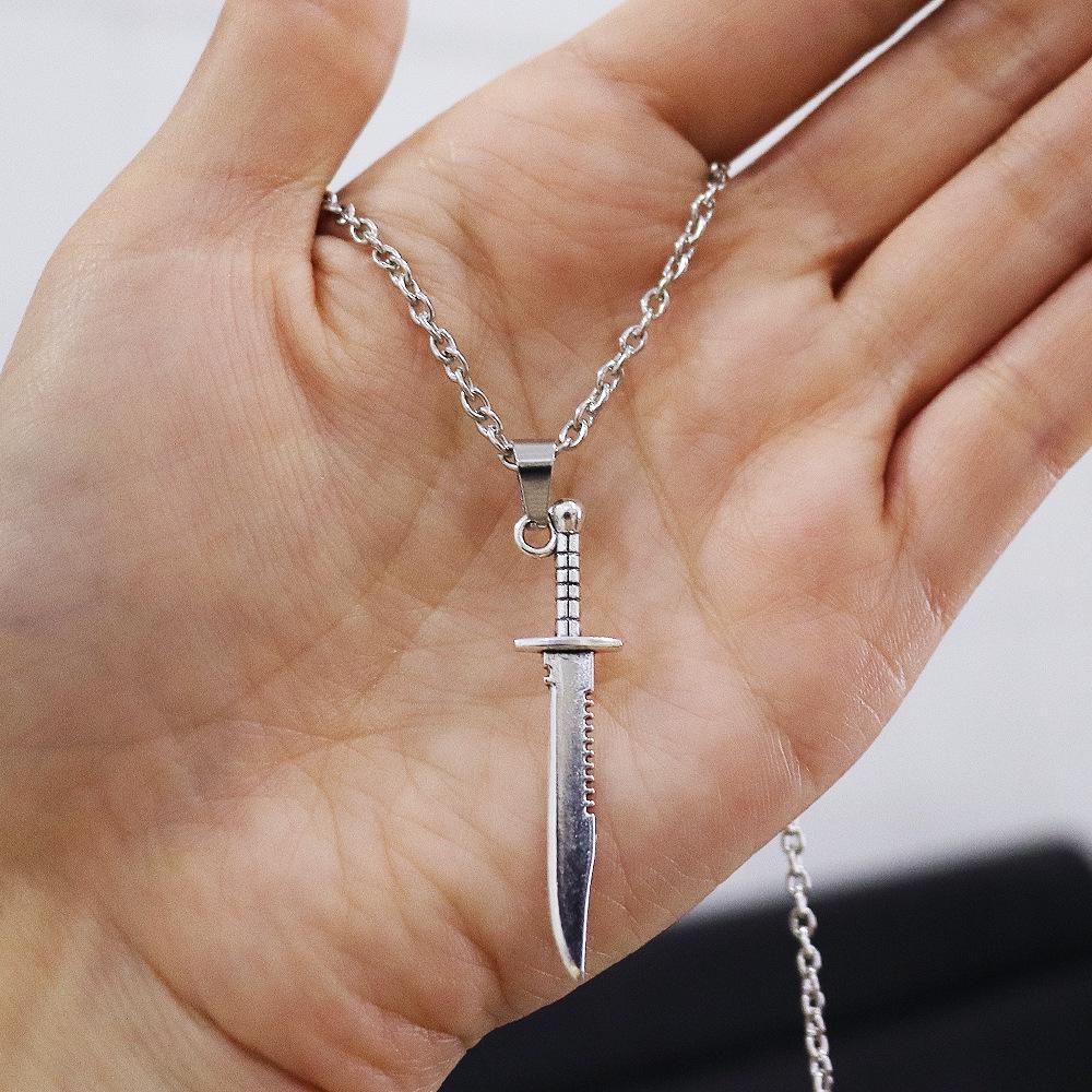 Collier Pendentif Épée et Serpent en Alliage Sombre Gothique pour Hommes et Femmes