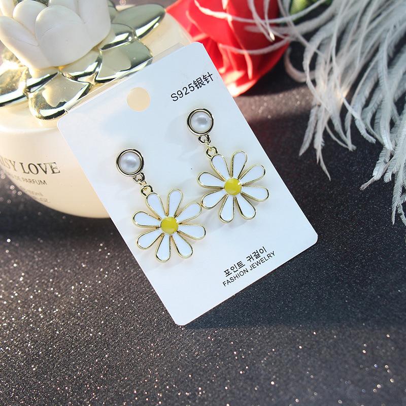 New 911 silver needle small daisy stud earrings fresh girl simple flower fairy versatile temperament earrings earrings