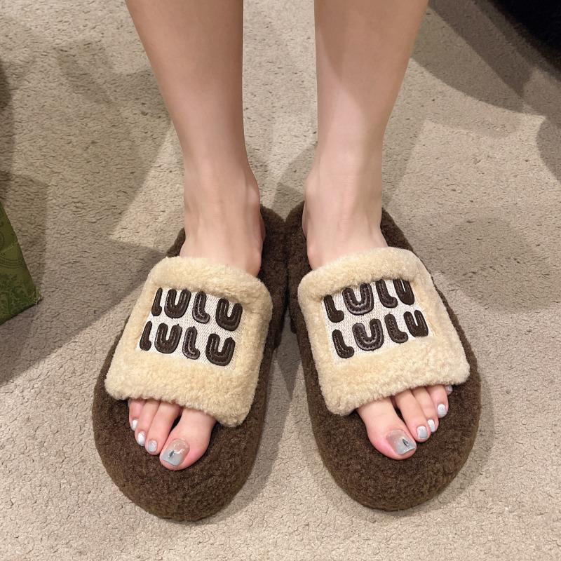 Fashion 2025 New Chunky Platform Fur Slippers Women Autumn Thick Bottom Furry Outdoor Slippers Woman Short Plush Designer Shoes