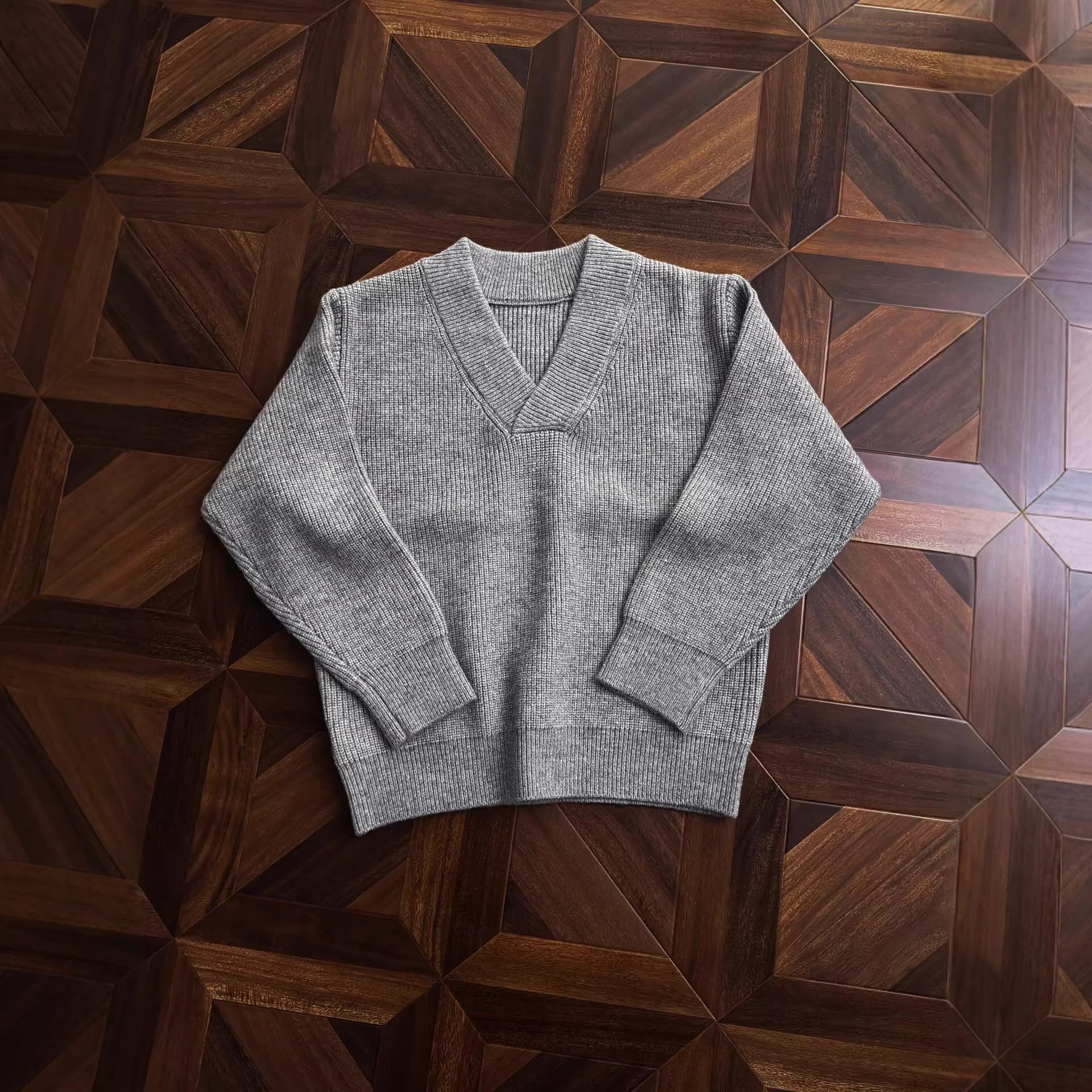 Men s Retro V-Neck Solid Color Sweater - Autumn/Winter Loose Casual Knit Pullover Large