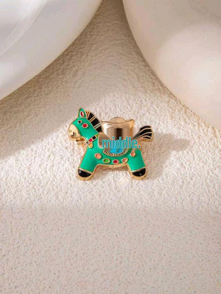 Exquisite Zodiac Horse Brooch: Festive New Year Pin & Cute Clothing Accessory