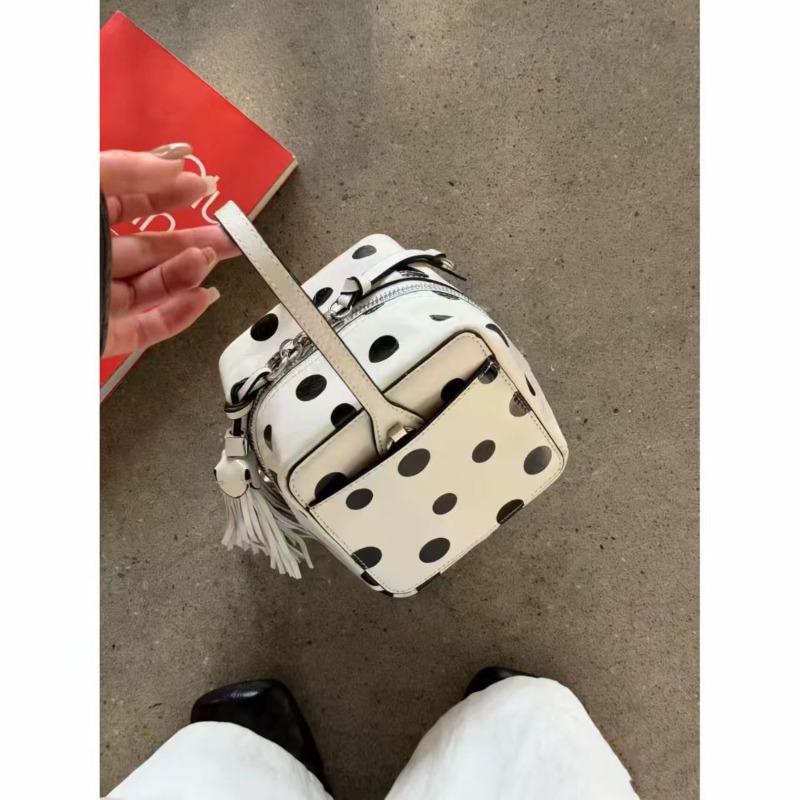 

Spring and summer new Korean versatile lightweight messenger bag retro college style small square bag casual shoulder bag commuting