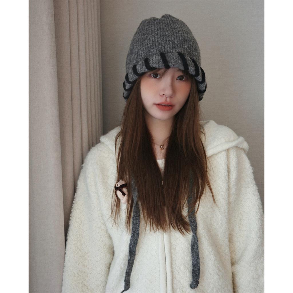Personalized hand-stitched wool hat for women with a small face, warm ear protection in winter, knitted Lei Feng hat for women in winter